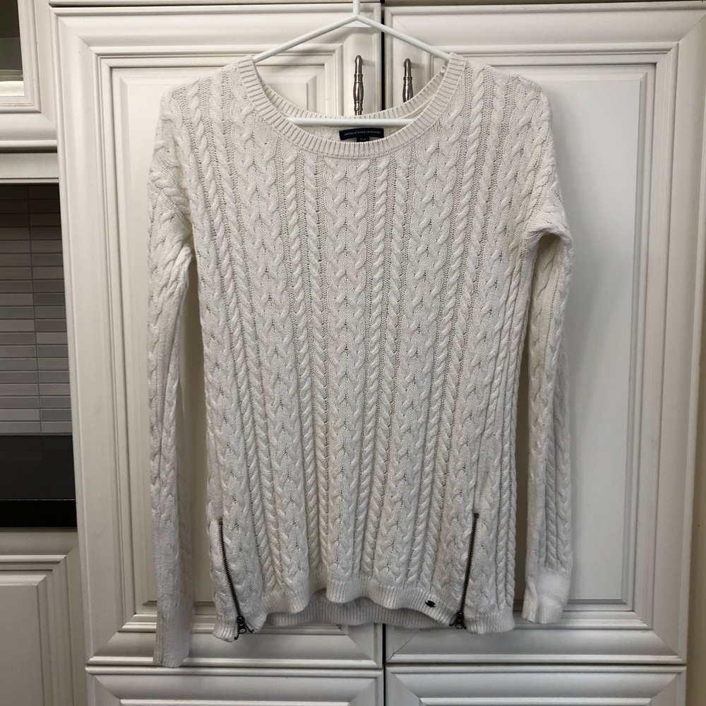American Eagle women’s cable knit sweater